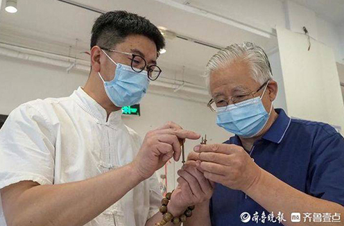 忙碌的焗瓷手艺人